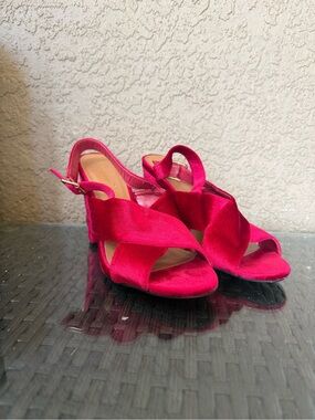 BAMBOO Fuchsia Crisscross Slingback Heels